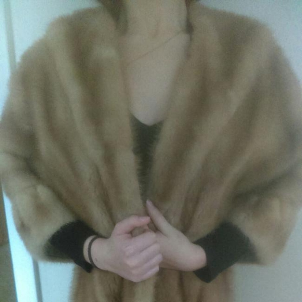 Tan coat - Picture 2 of 8